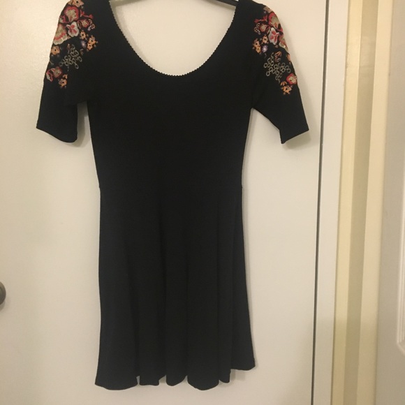 Free people dress with sleeve detail - Picture 2 of 5